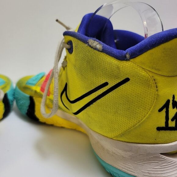 Nike Kyrie 7 \'1 World 1 people\' sneakers main image 10